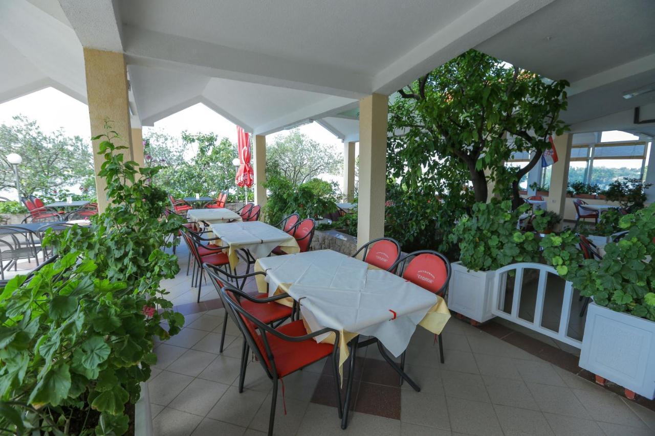Pansion Croatia Bed & Breakfast Стариград-Пакленица Екстериор снимка
