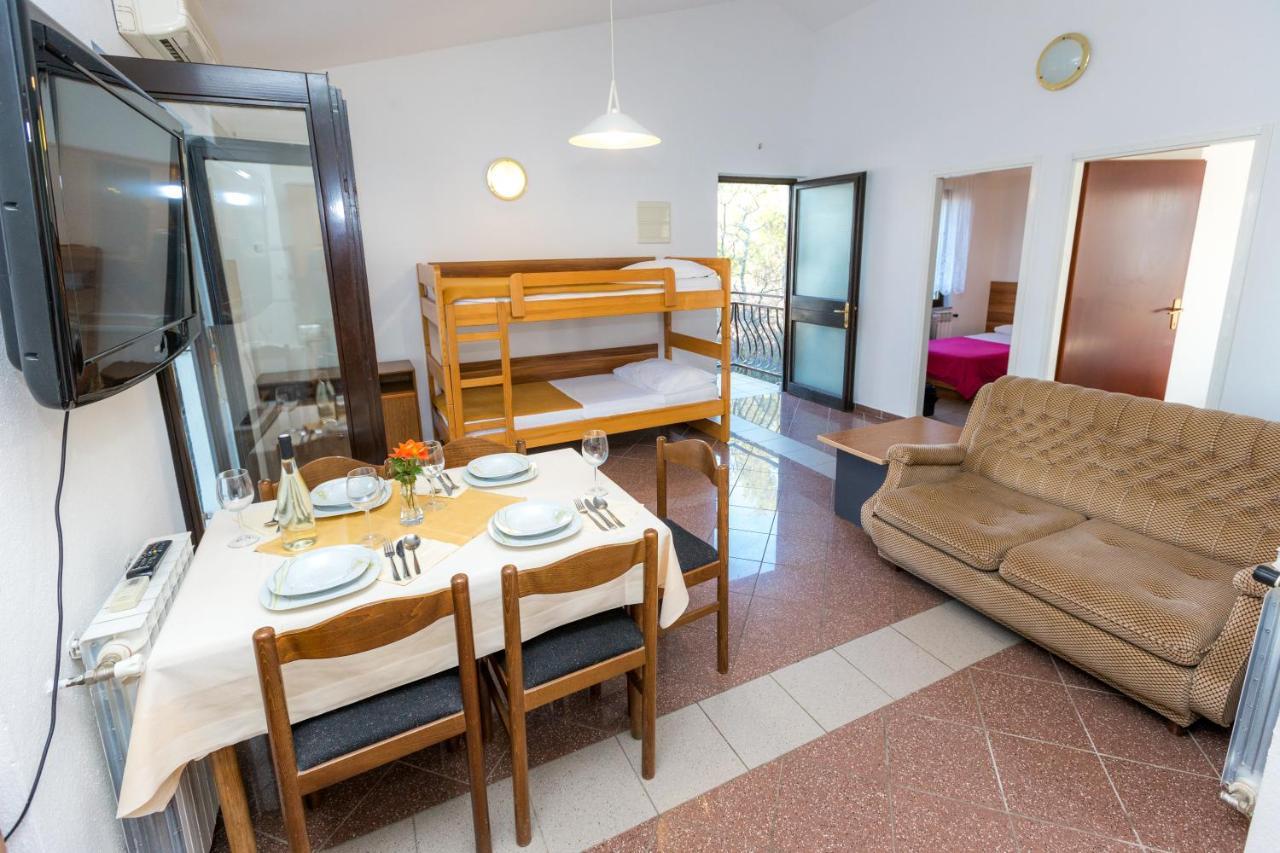 Pansion Croatia Bed & Breakfast Стариград-Пакленица Екстериор снимка