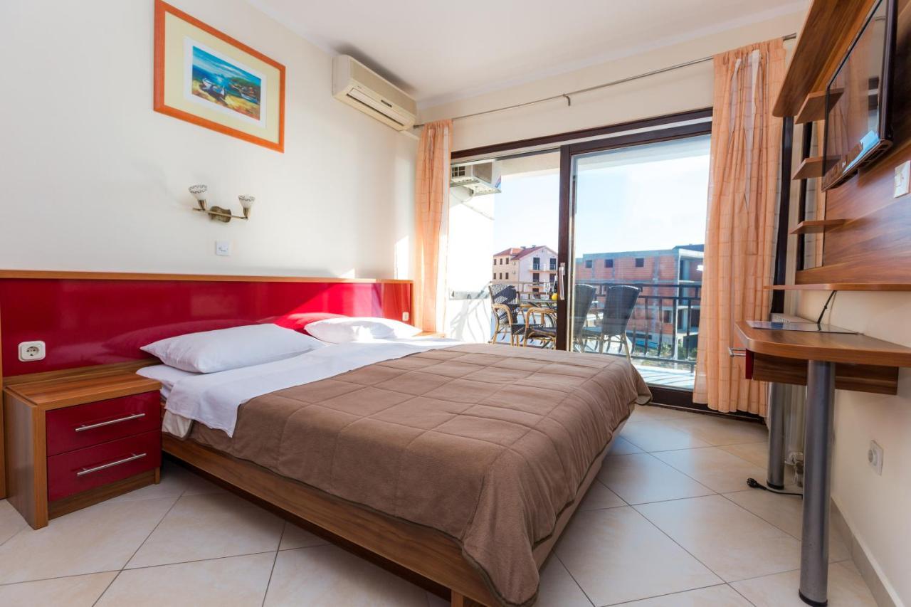 Pansion Croatia Bed & Breakfast Стариград-Пакленица Екстериор снимка