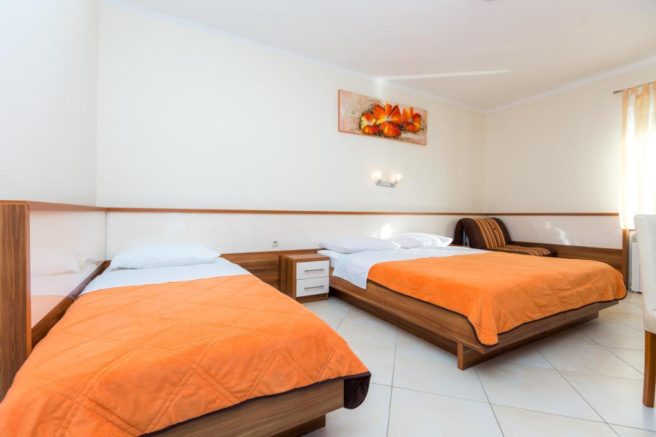 Pansion Croatia Bed & Breakfast Стариград-Пакленица Екстериор снимка