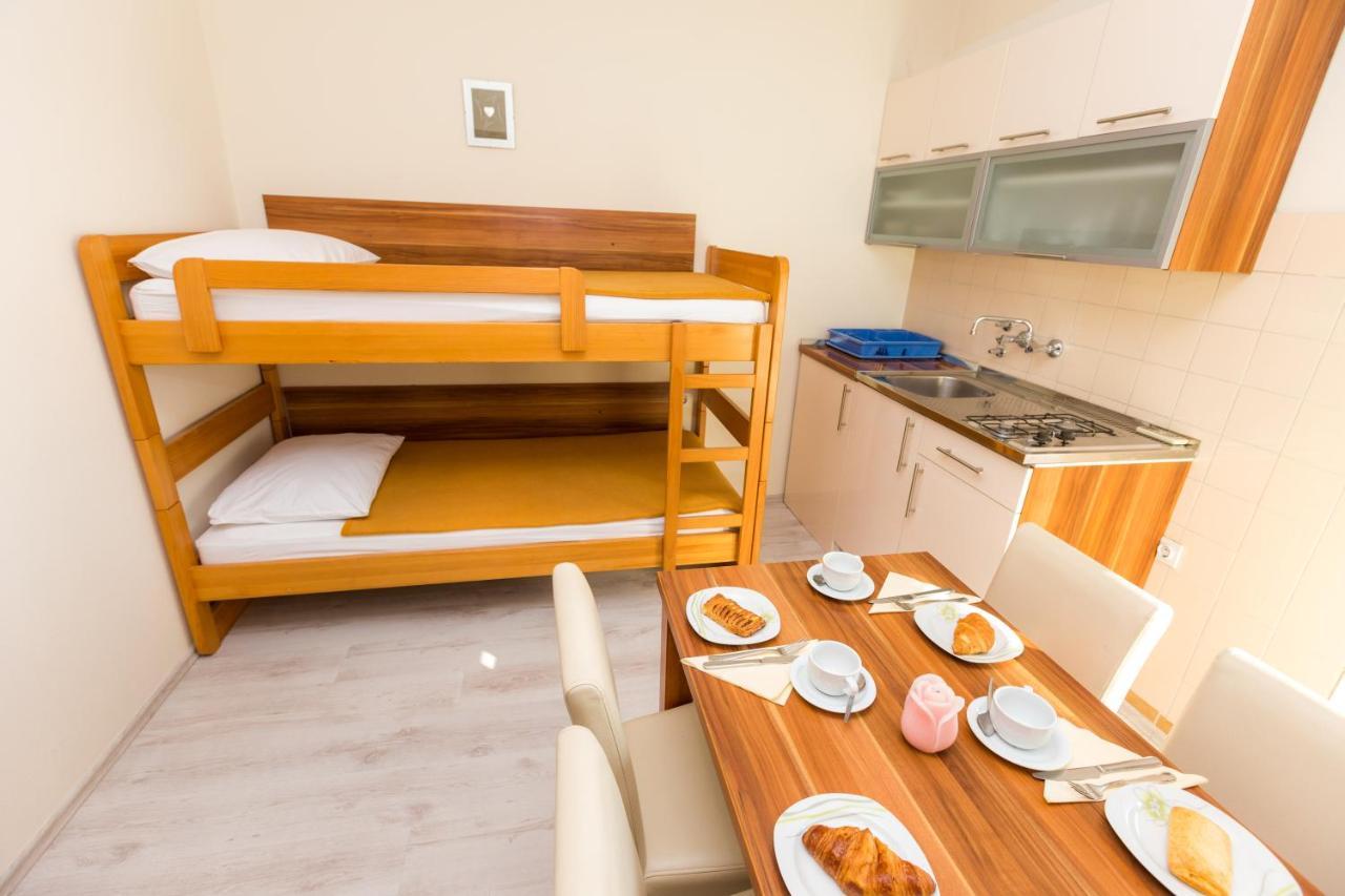 Pansion Croatia Bed & Breakfast Стариград-Пакленица Екстериор снимка