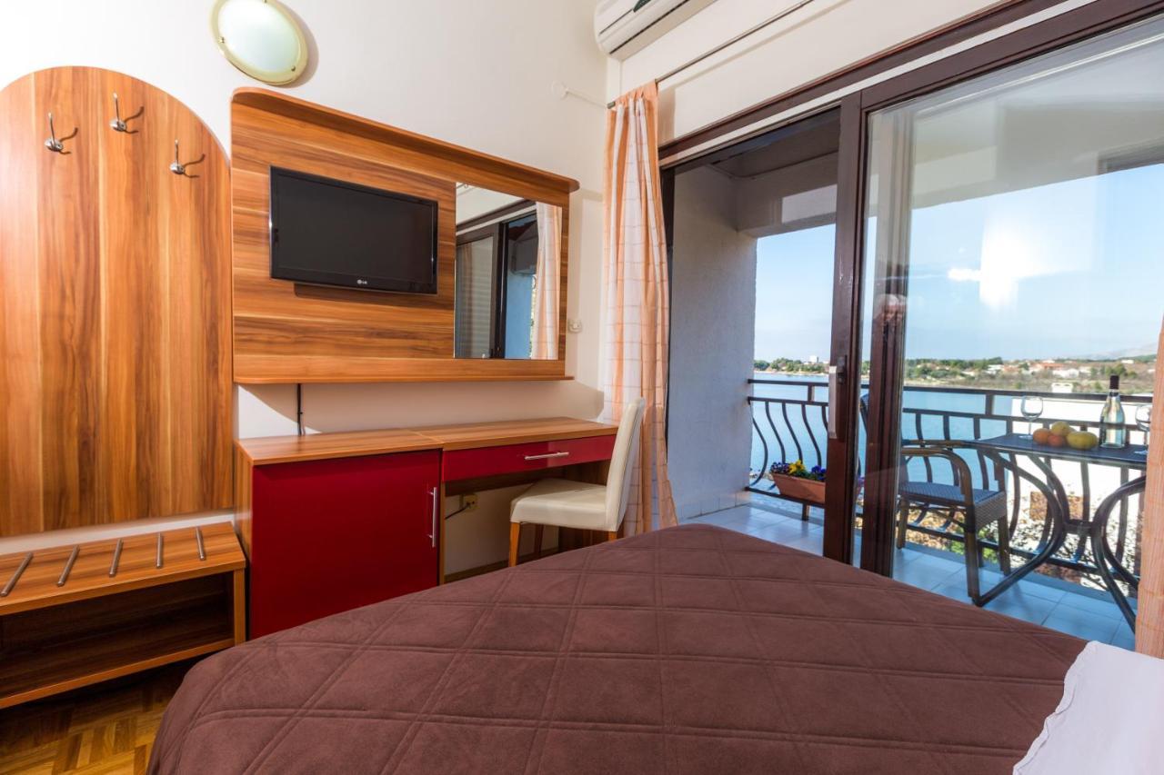 Pansion Croatia Bed & Breakfast Стариград-Пакленица Екстериор снимка
