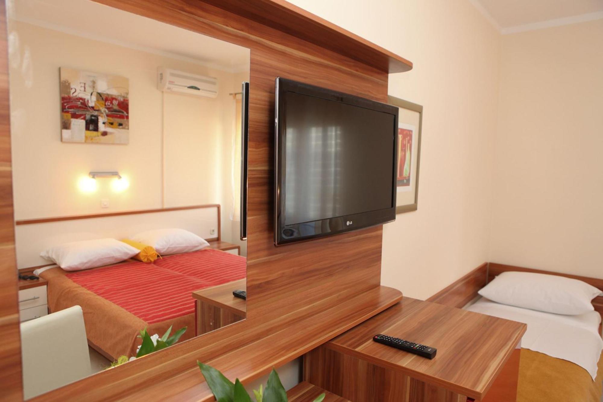 Pansion Croatia Bed & Breakfast Стариград-Пакленица Екстериор снимка
